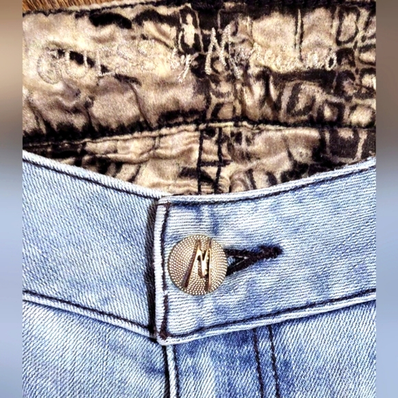 Guess by Marciano boot cut jeans. Medium rise. - Picture 5 of 8